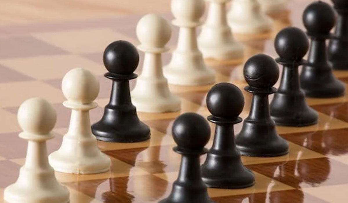 Imperial Design Boxwood and Ebonised Chess Pieces in Chelmsford