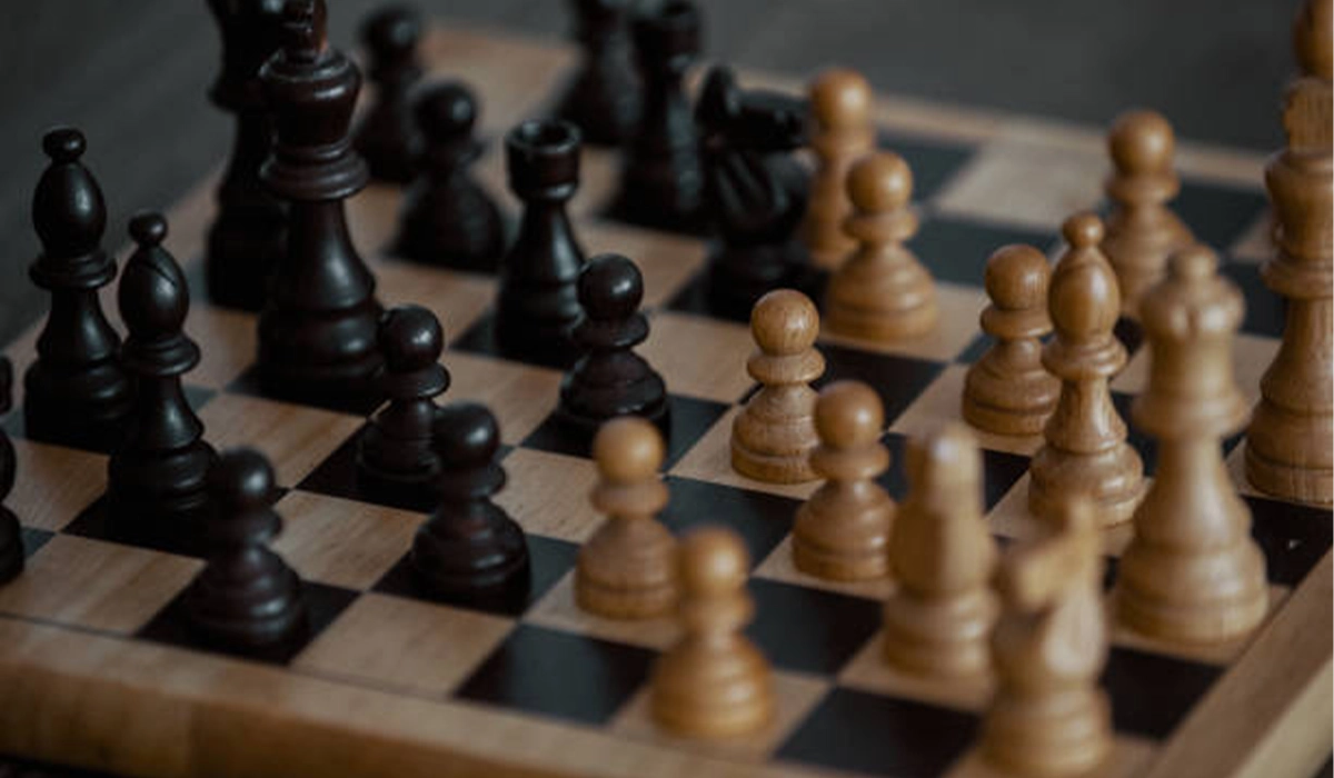 Craftsman Ebony Pieces in Black and Maple Chess Set in Wolverhampton