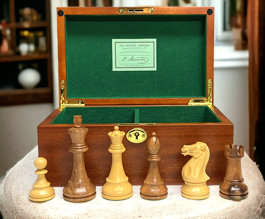 4" Staunton Acacia Winchester Chess Pieces & Mahogany Box - Official Staunton™ 