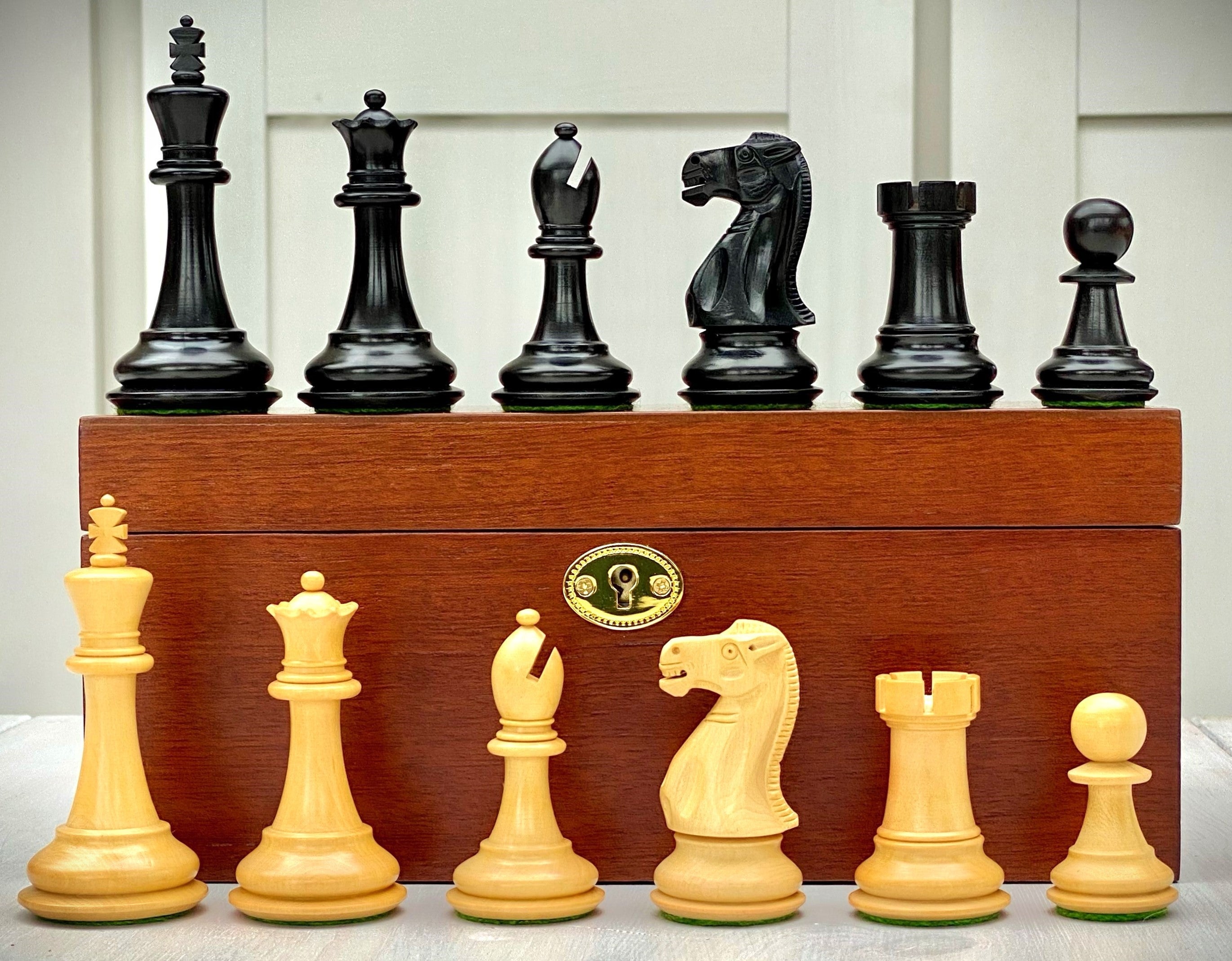 Old English Black Chess Pieces & Mahogany Box - Official Staunton™ 
