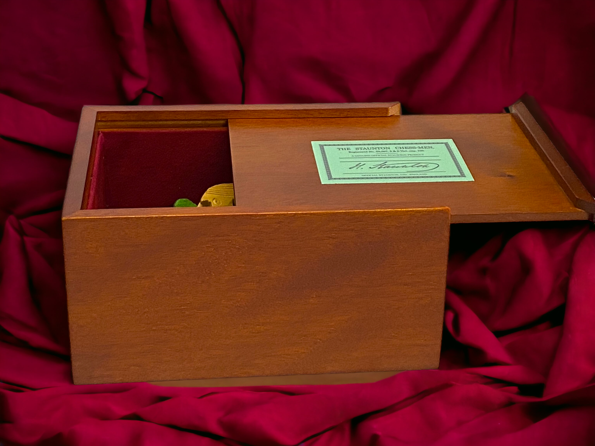 Club Classic Ebonised Chessmen & Slide Lid Box - Official Staunton™ 
